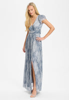 Abendkleid aus Plissee Jersey mit betonter Schulter baby blue | ivory