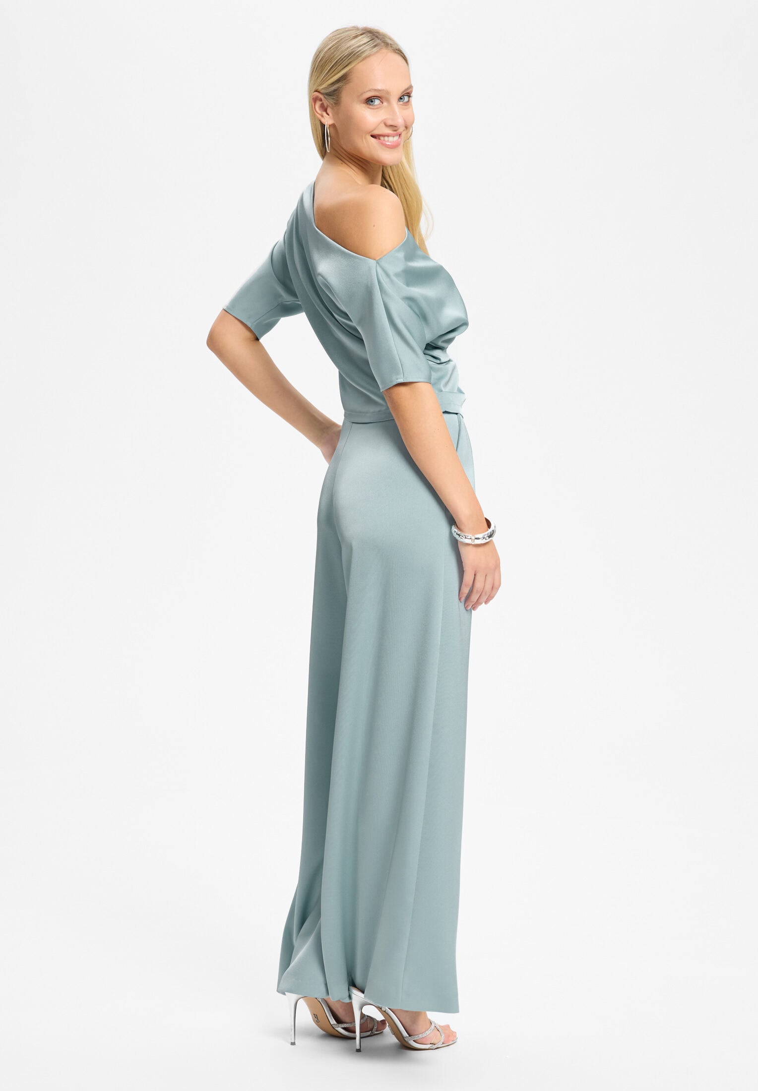 Satinhose mit weitem Bein