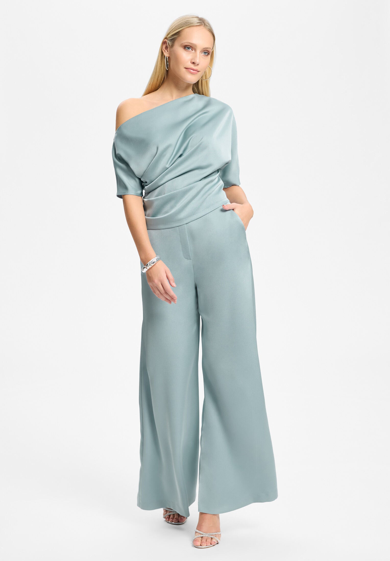 Satinhose mit weitem Bein baby blue