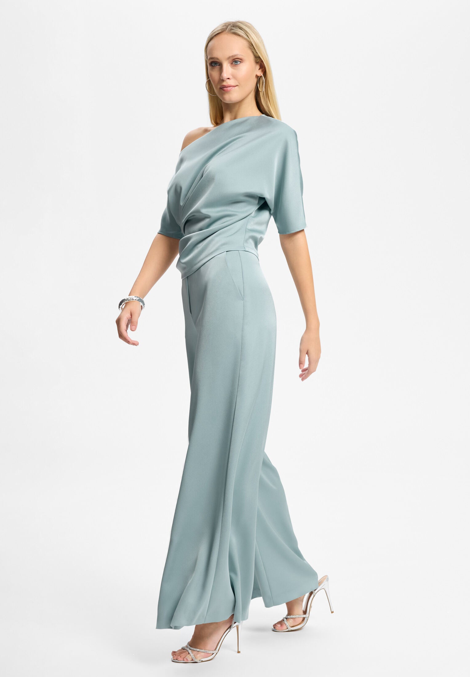 Satinhose mit weitem Bein