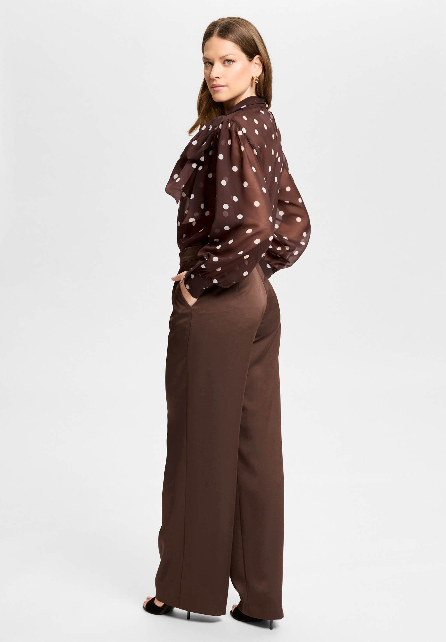 Hose aus Satin mit geradem Bein
