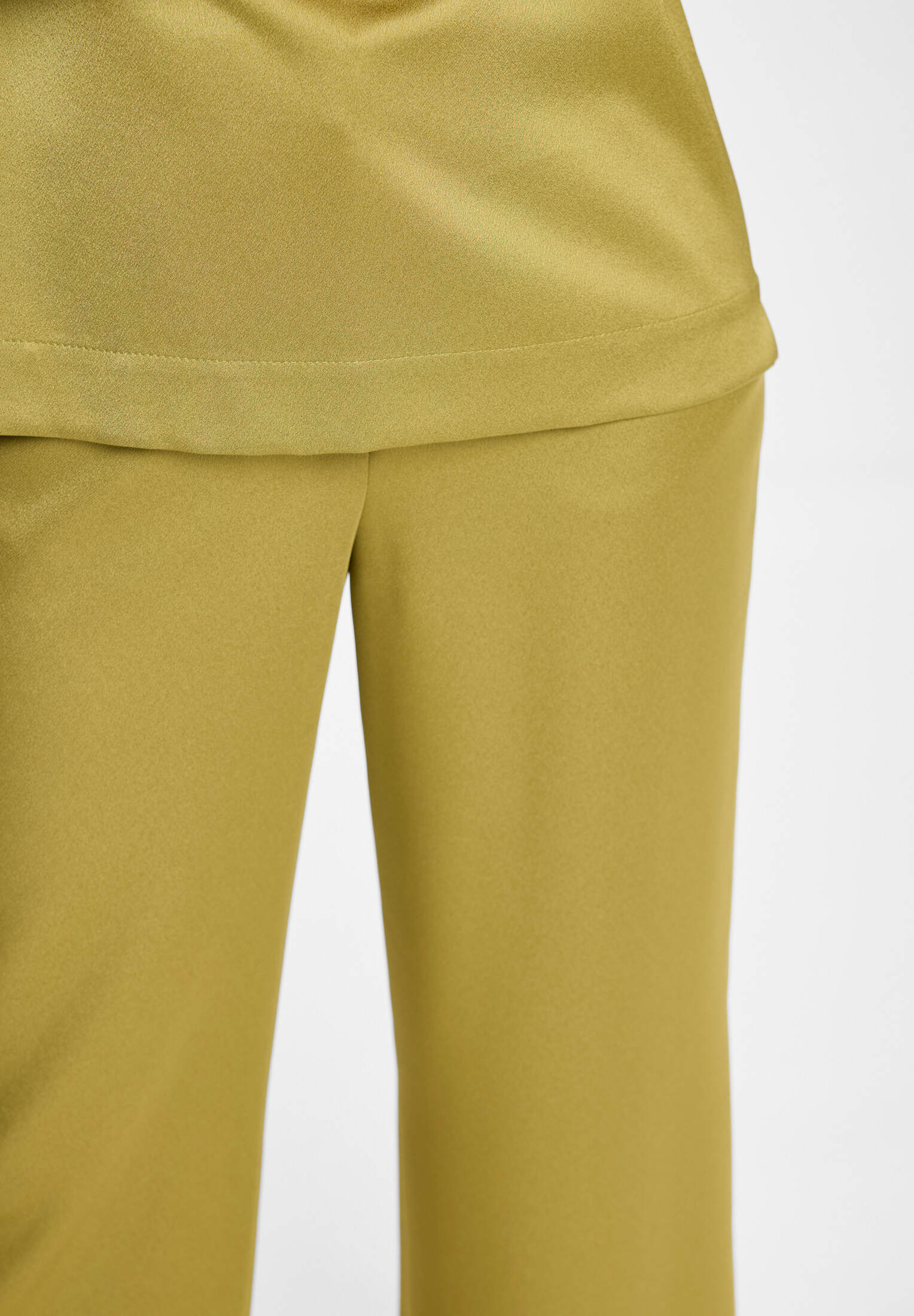 Hose aus Satin mit geradem Bein