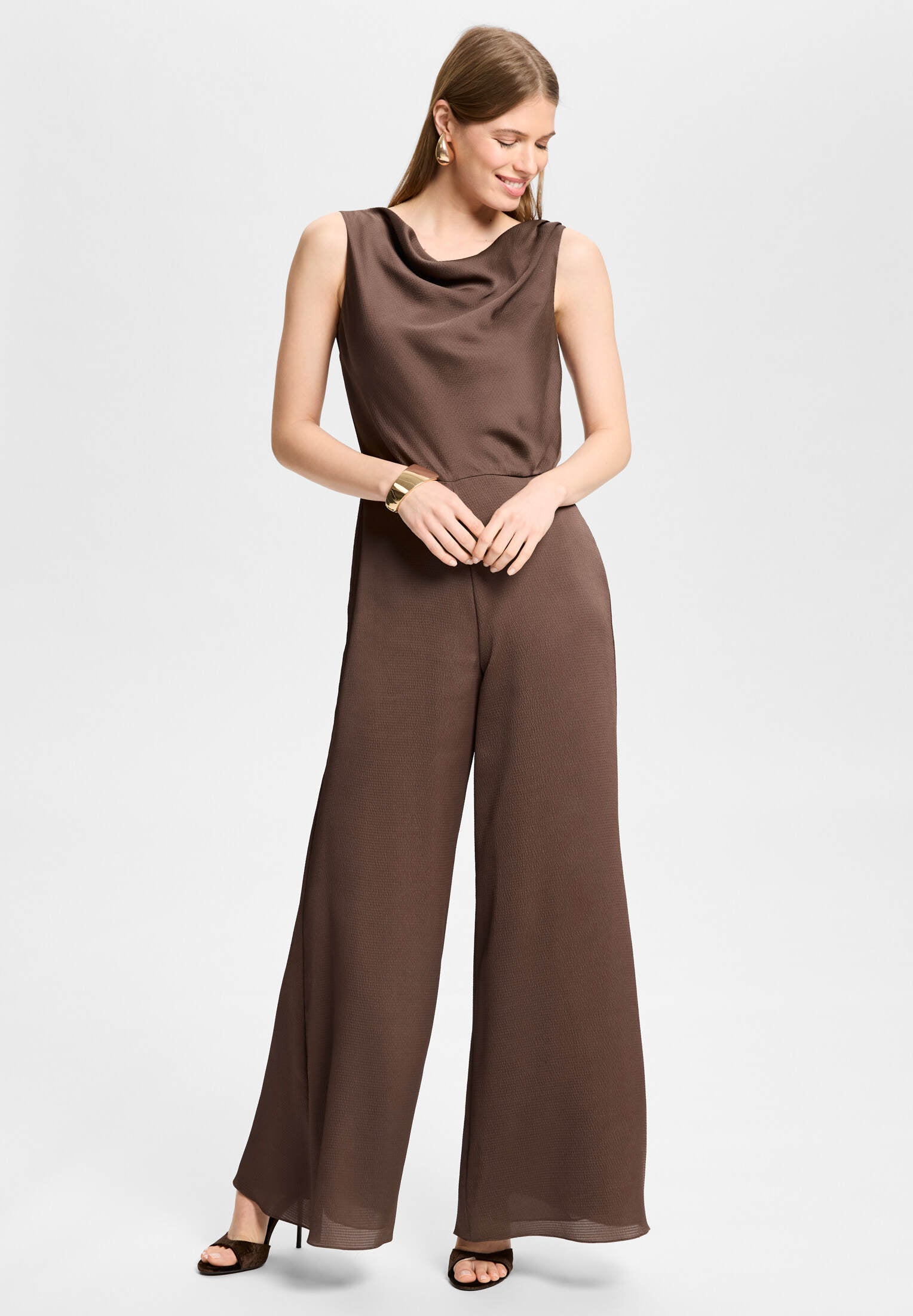 Jumpsuit aus Satin mit Wasserfallausschnitt chocolate brown