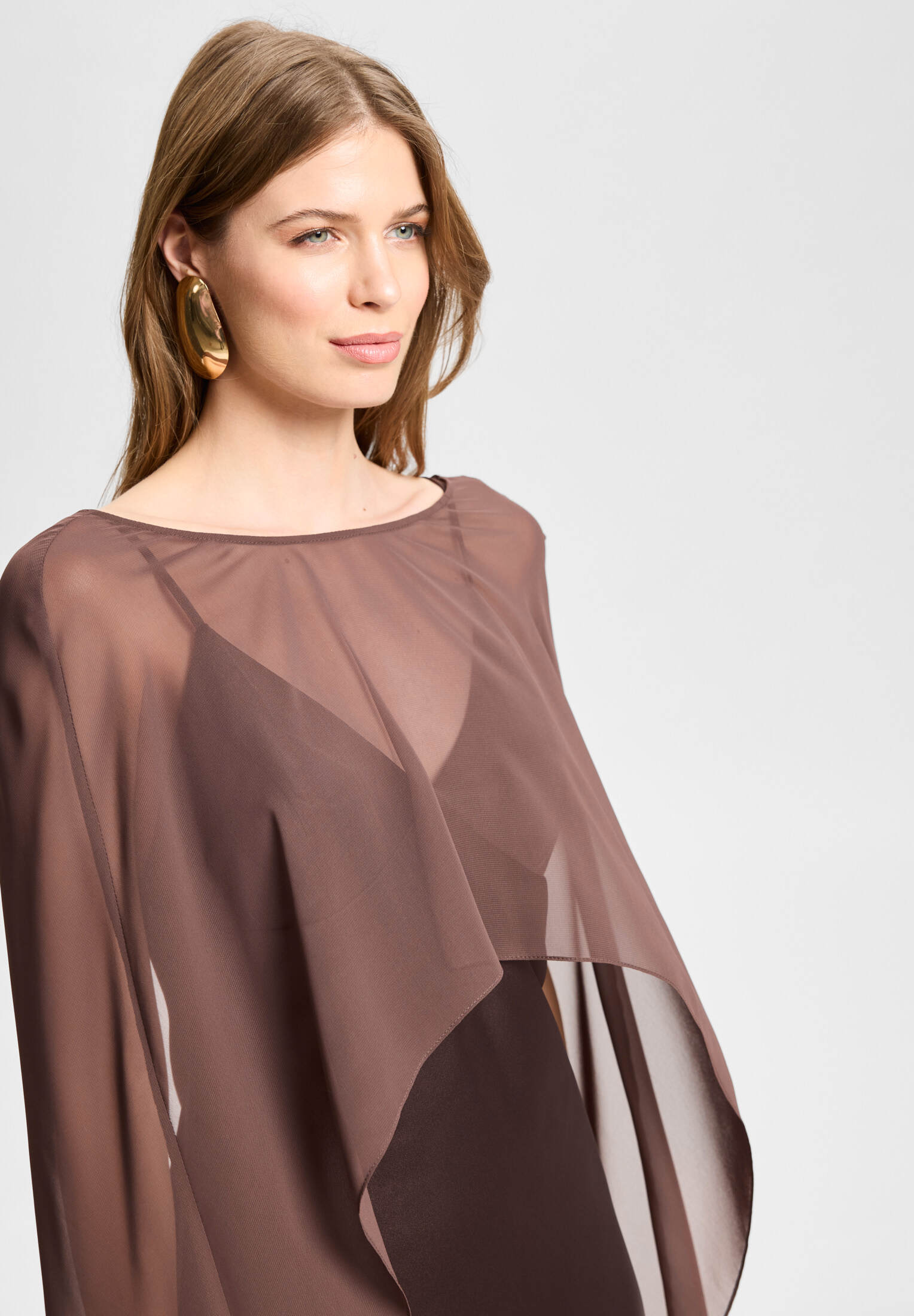 Abendkleid aus Satin mit abnehmbarem Chiffon Cape