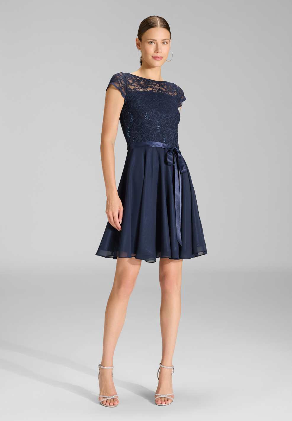 Kleid mit paillettenbesetztem Spitzenoberteil navy