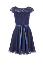 Kleid mit paillettenbesetztem Spitzenoberteil