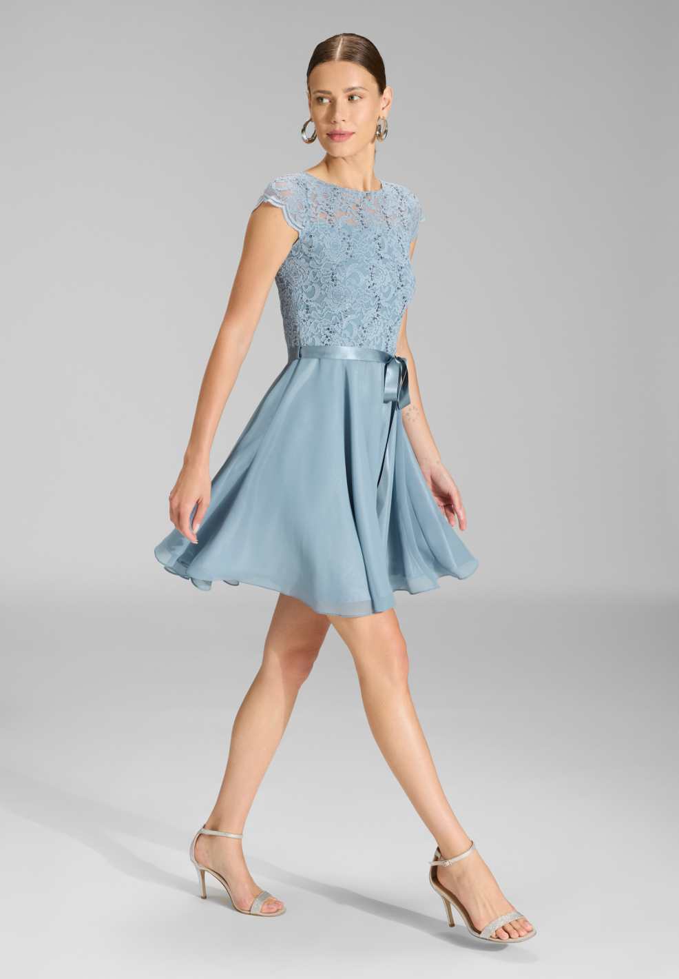 Kleid mit paillettenbesetztem Spitzenoberteil indigo