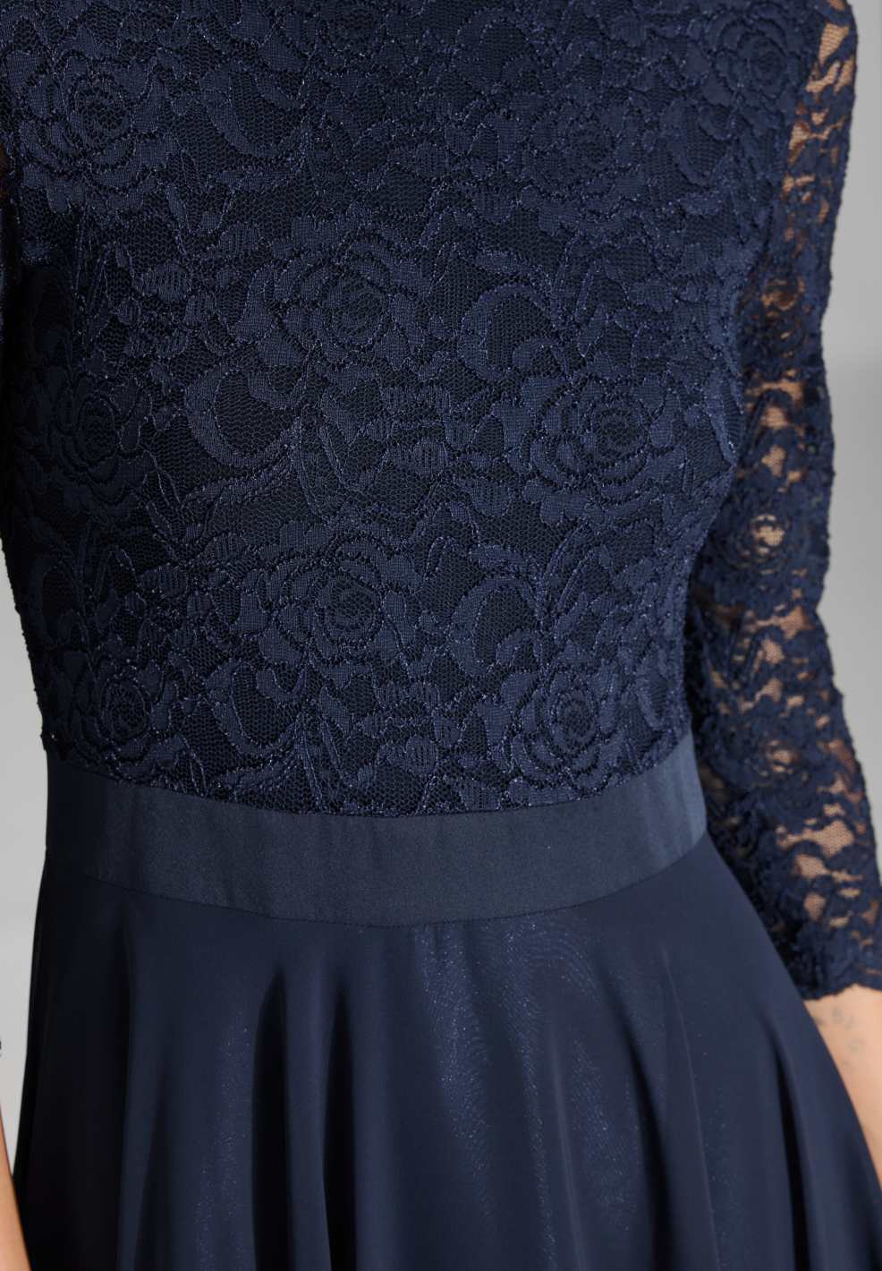 Midikleid mit fließendem Chiffon-Rock