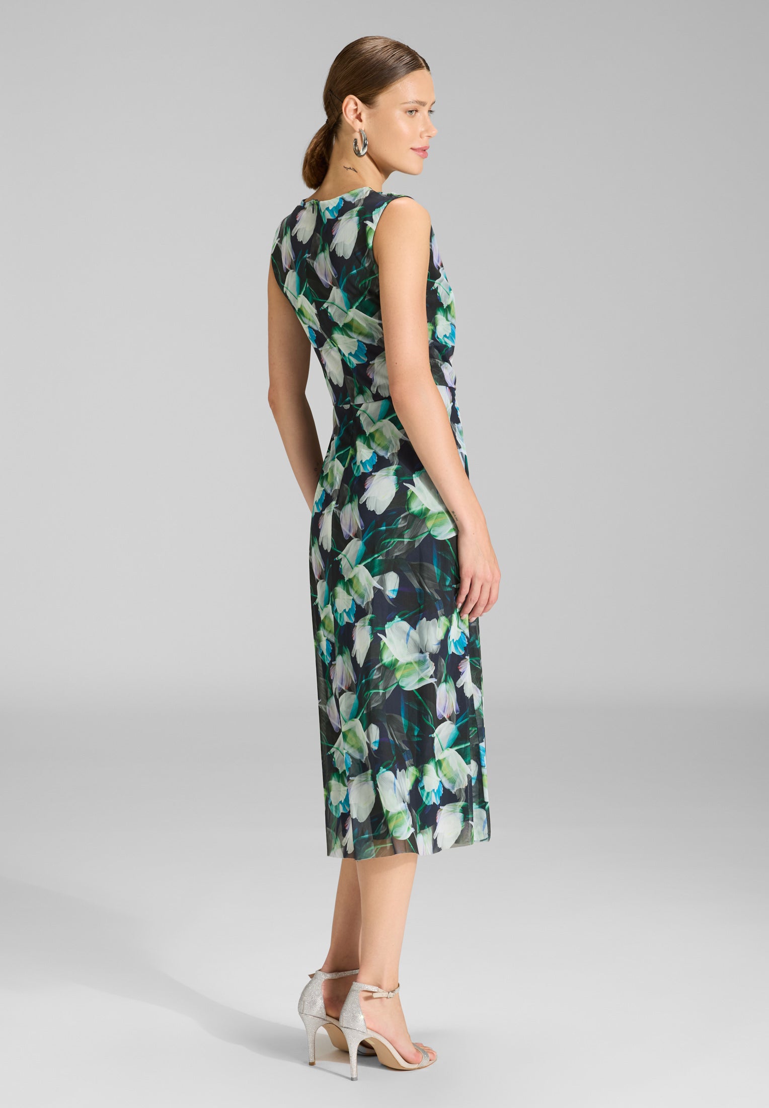 Blumenkleid aus weichem Mesh