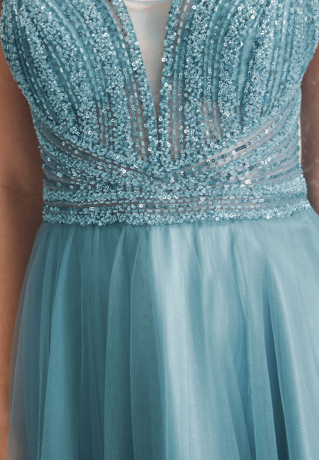 Lange Tüllrobe mit Netzeinsatz