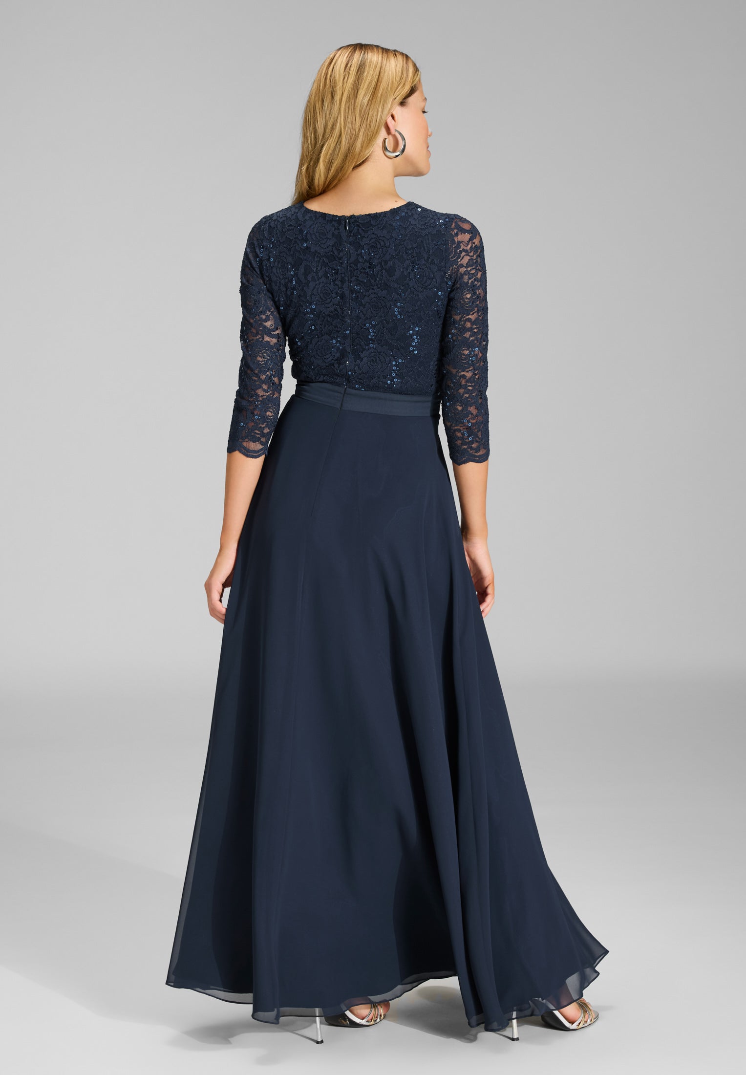 Cocktailkleid aus Material-Mix