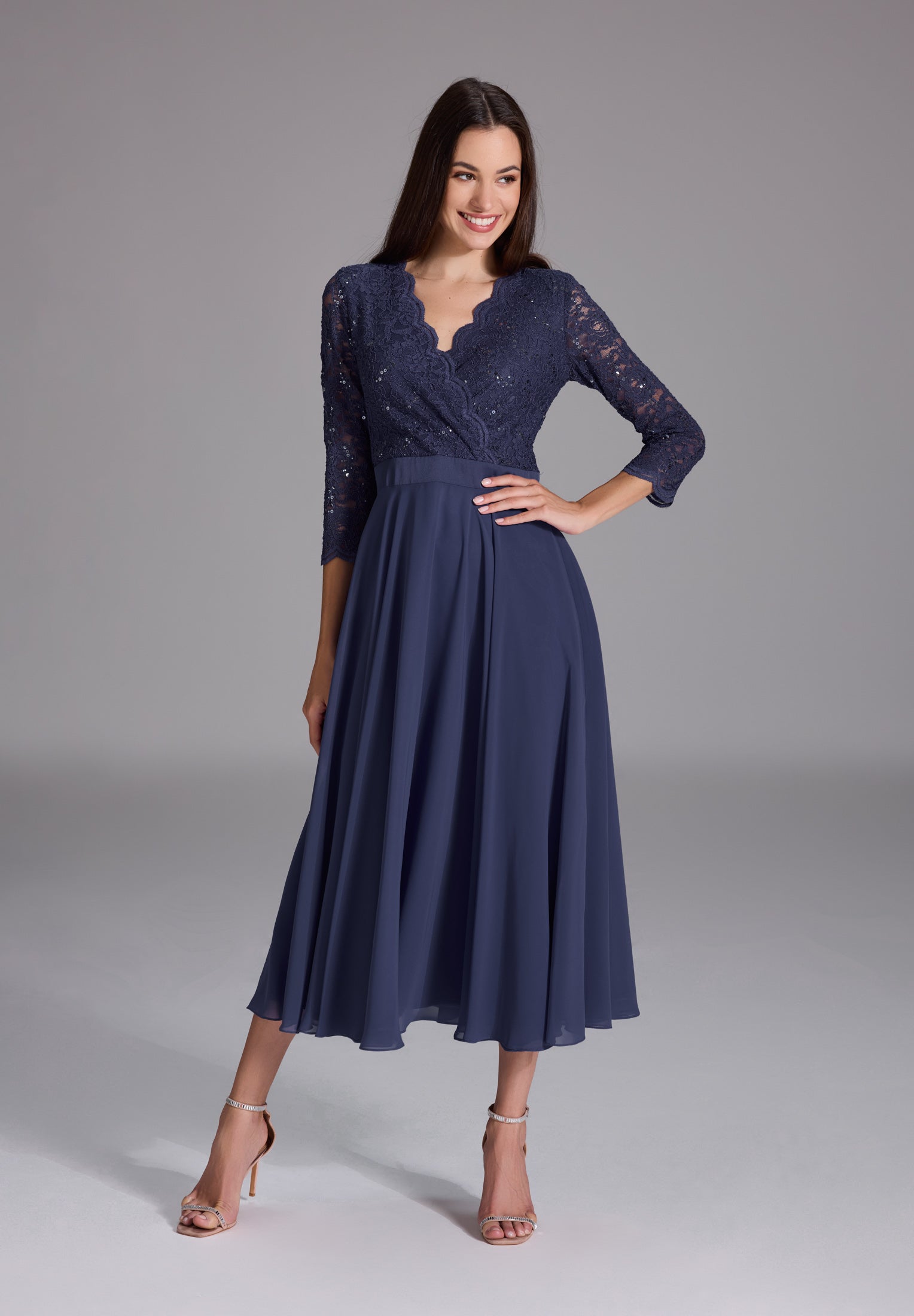 Cocktailkleid aus Material-Mix