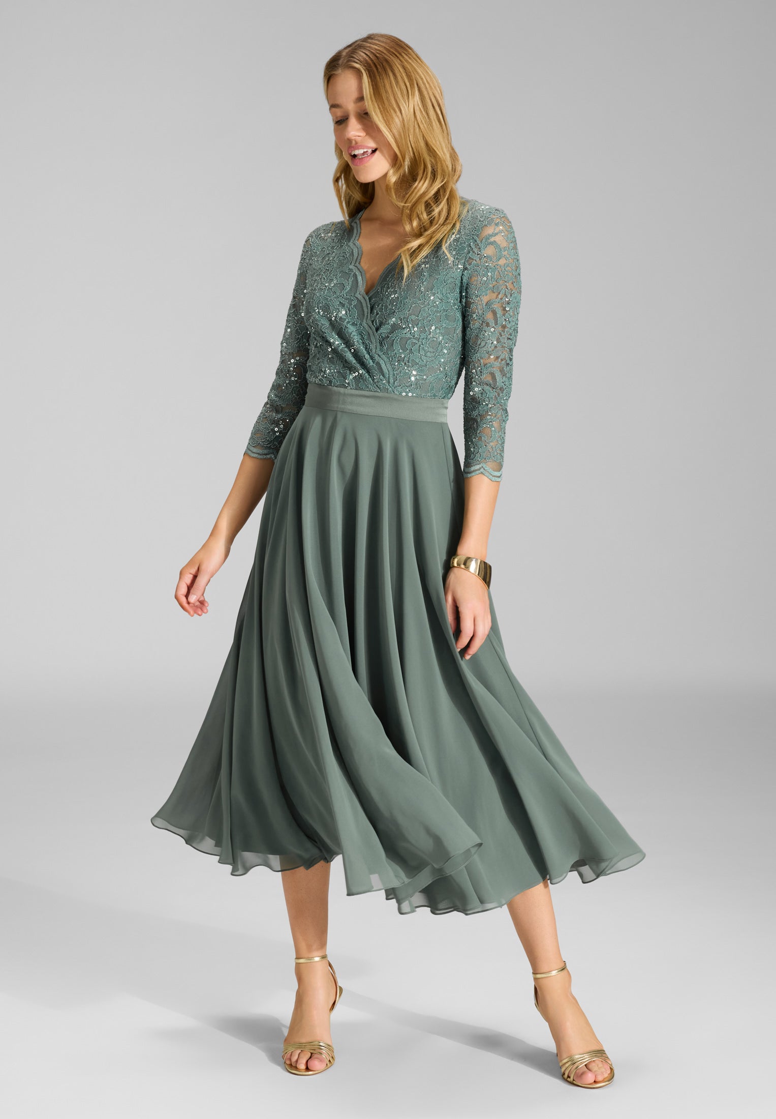 Cocktailkleid aus Material-Mix