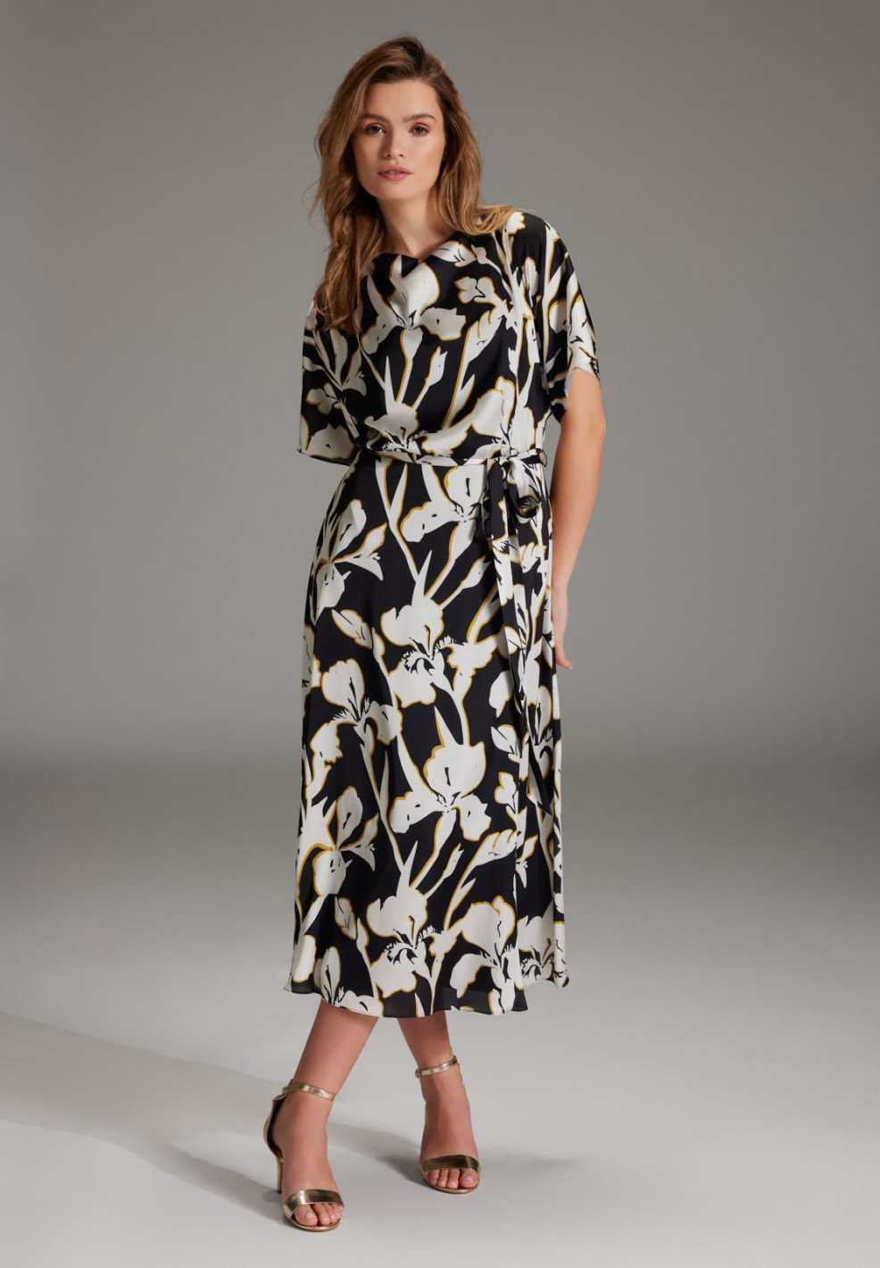 Midi Kleid aus floral bedrucktem Satin mit Wasserfall Ausschnitt black ivory