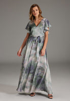 Abendkleid aus bedrucktem Satin mit gerüschten Ärmeln
