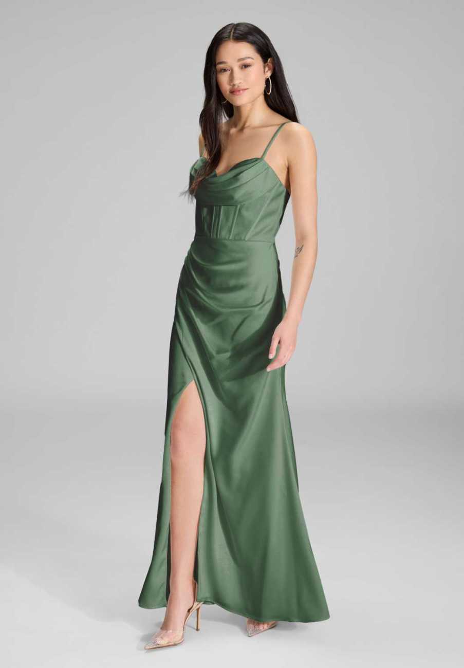 Satinkleid mit Drapierung und Beinschlitz