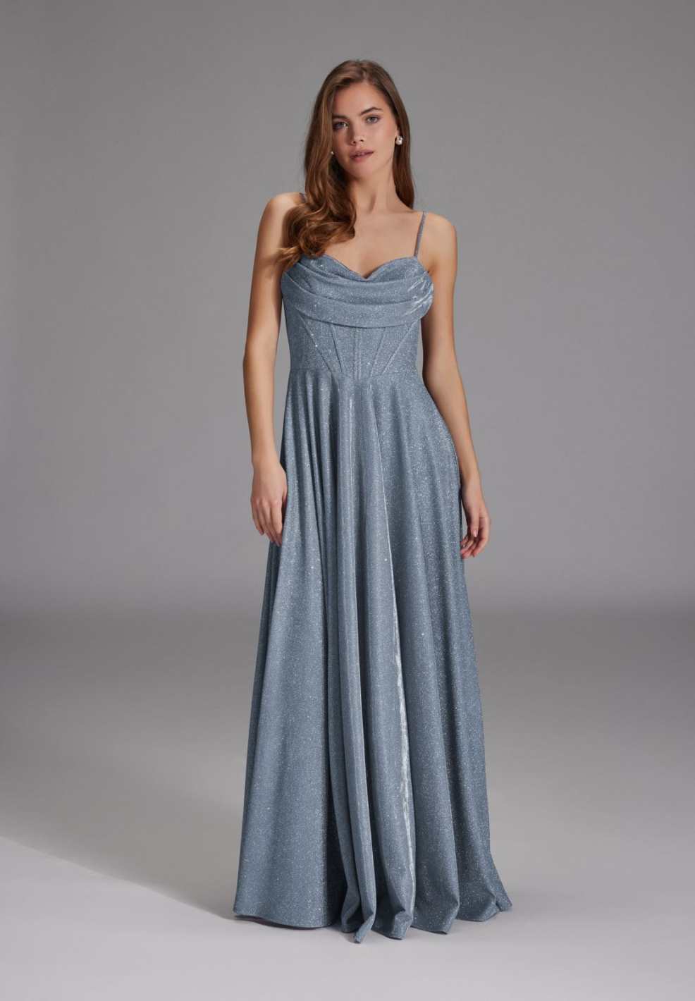 Schimmerndes Abendkleid mit Drapierung