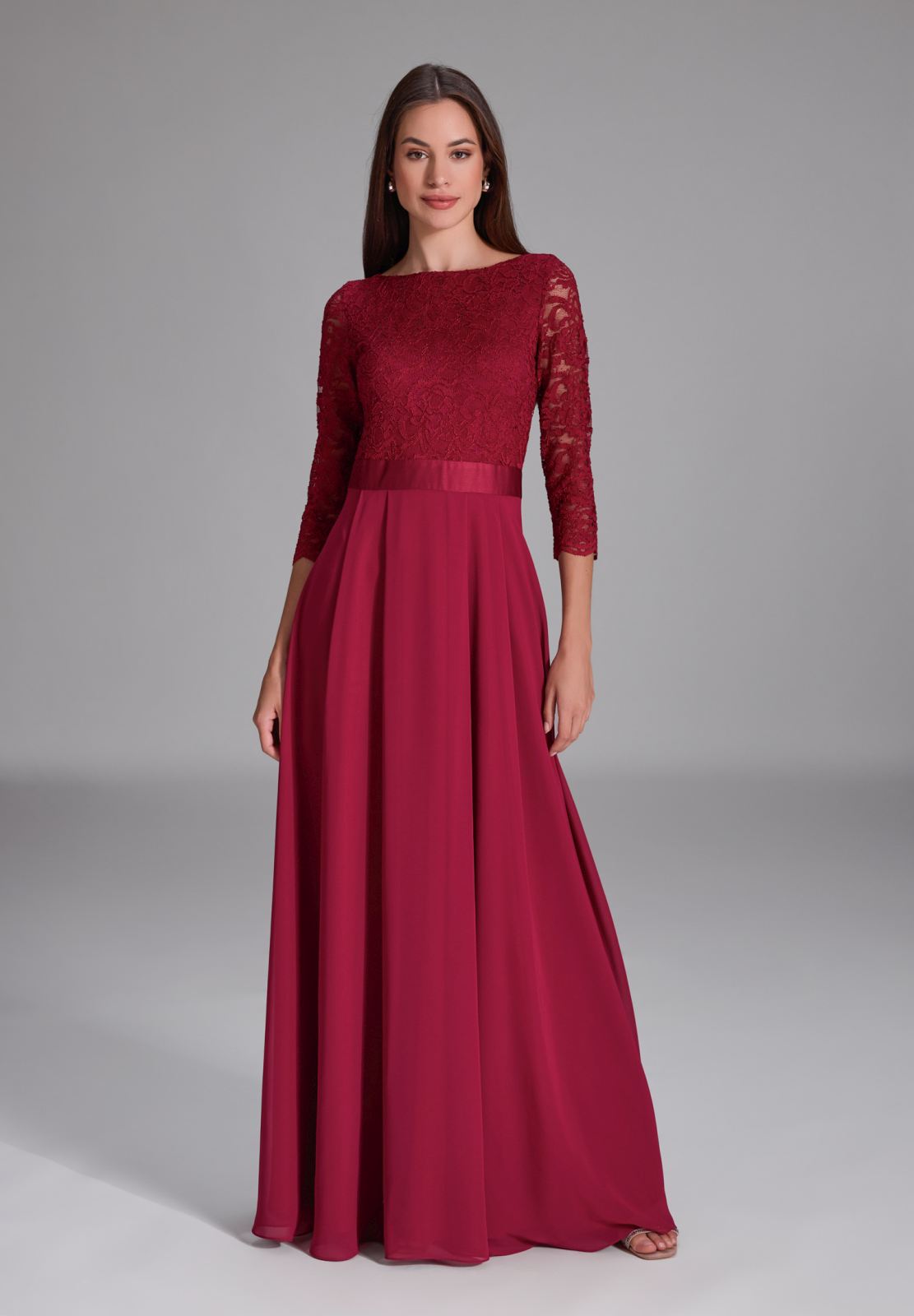 Abendkleid aus Spitze und Chiffon mit ¾ Arm ruby red