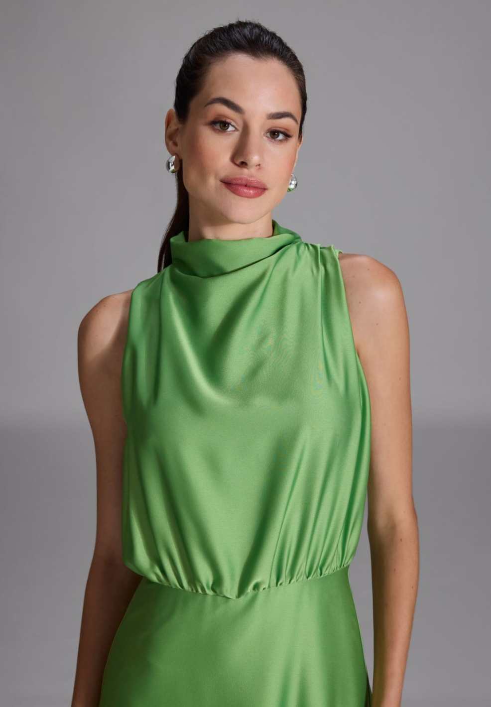 Midi Kleid aus nachhaltigem Satin mit Drapierung am Kragen