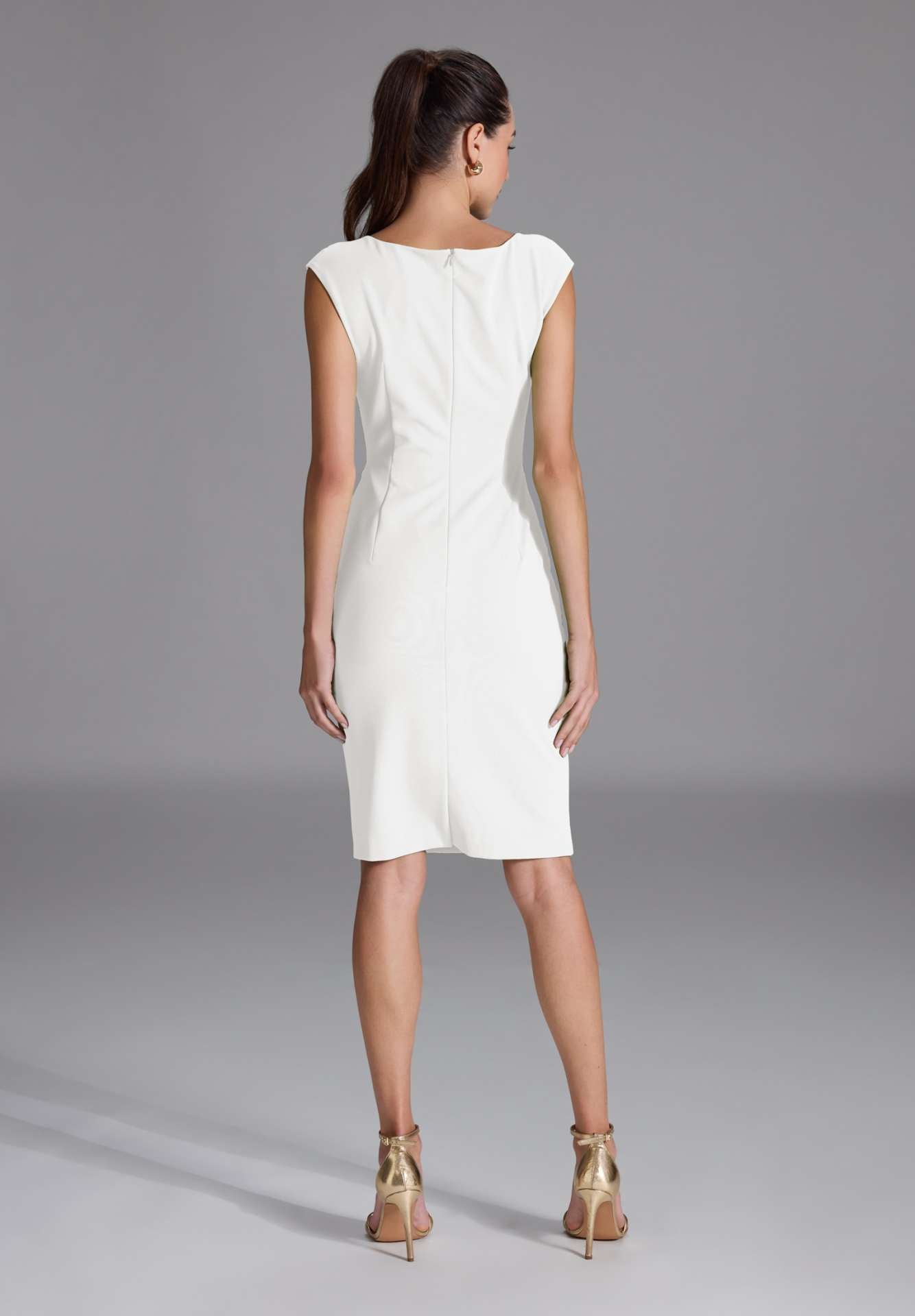 Etui Kleid aus Crepe Jersey mit Drapierung