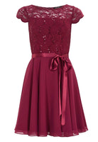 Kleid mit paillettenbesetztem Spitzenoberteil