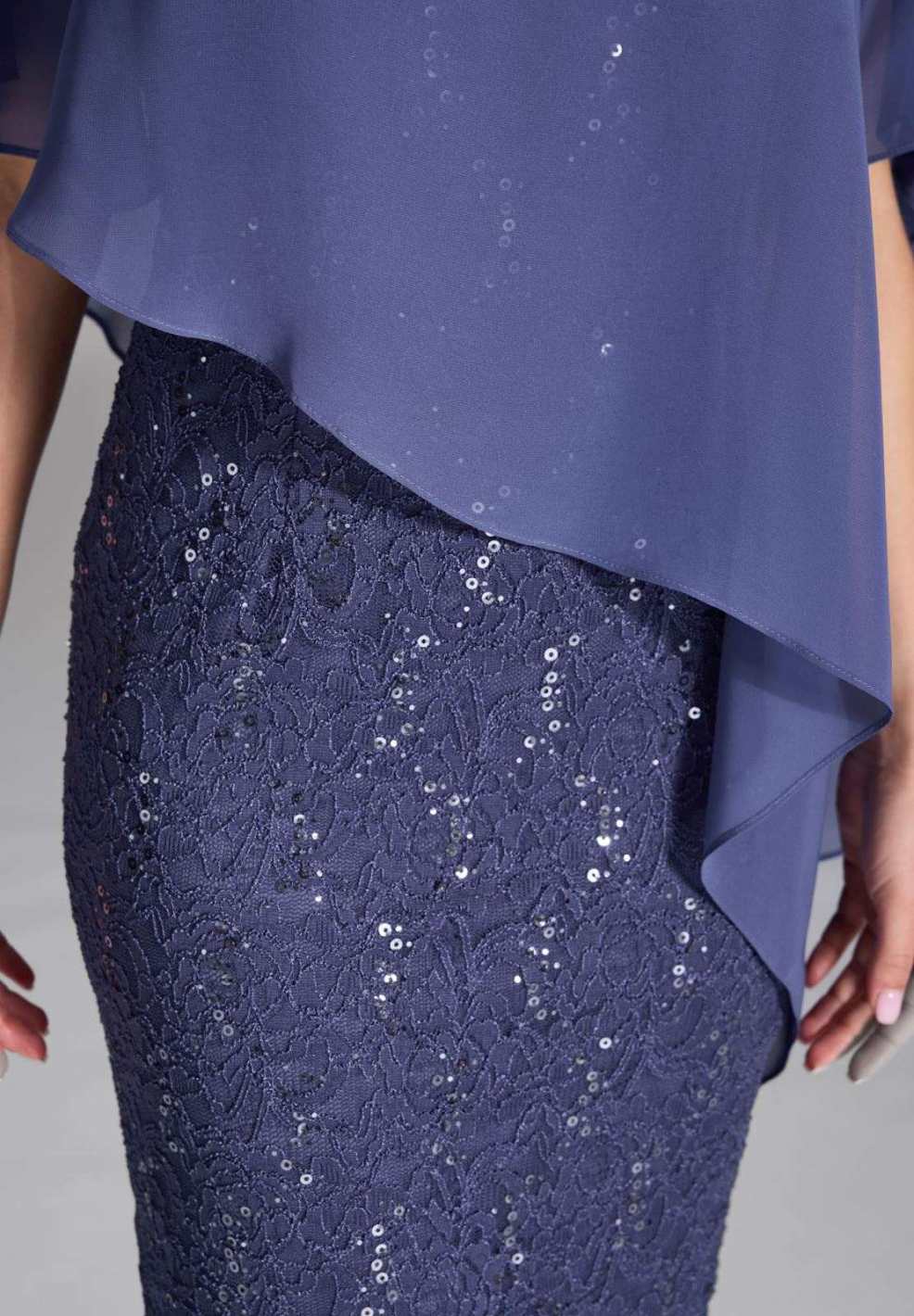 Pailletten-Kleid mit asymmetrischem Chiffon-Überwurf