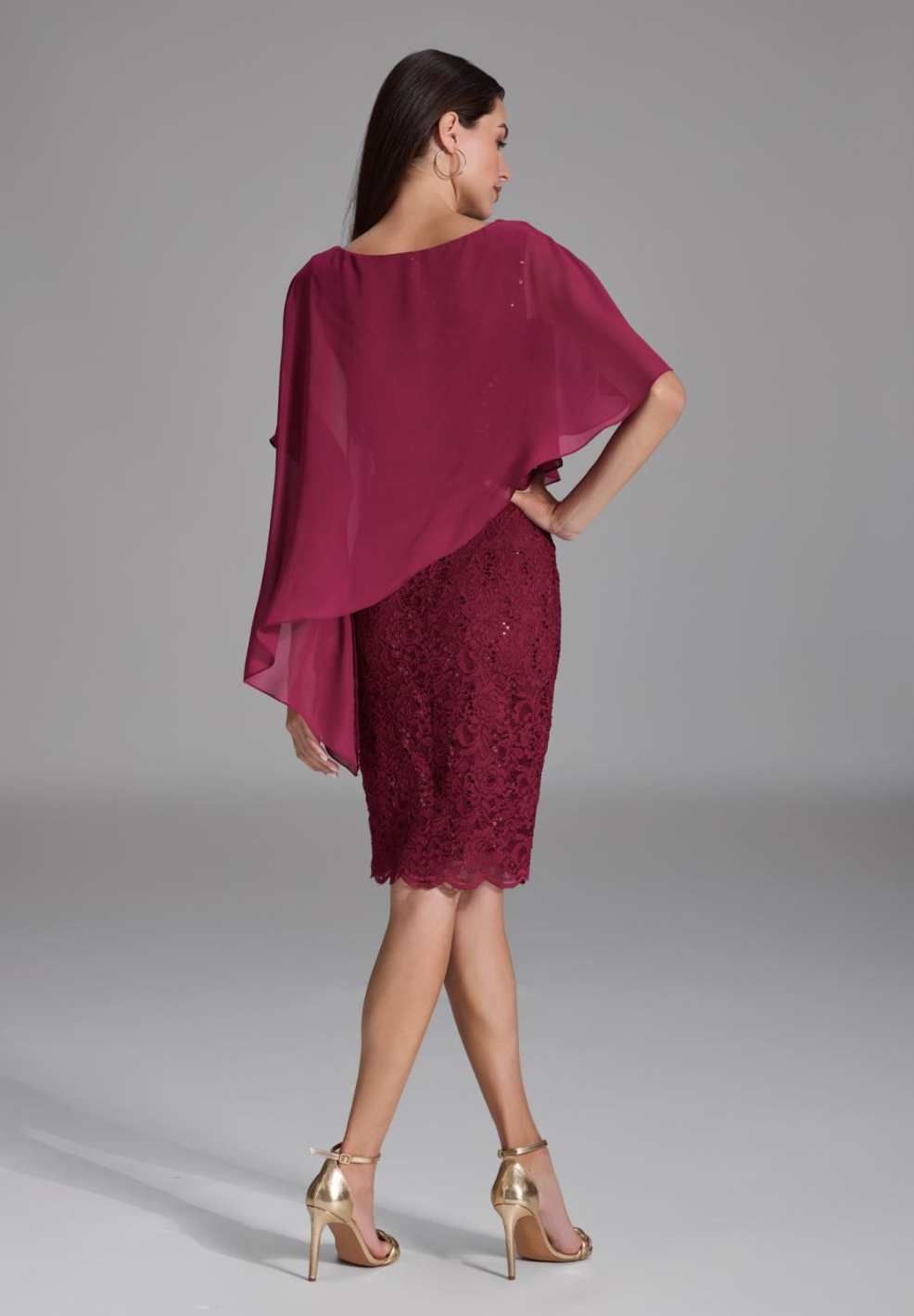 Pailletten-Kleid mit asymmetrischem Chiffon-Überwurf