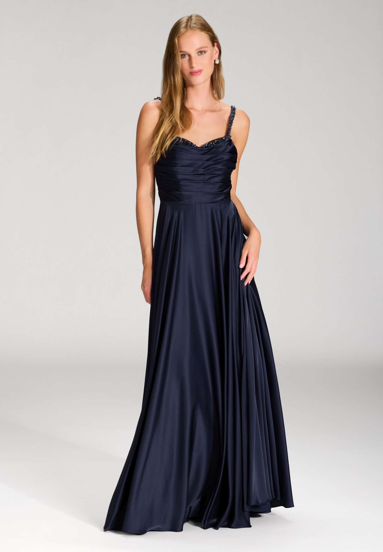 Satinkleid mit drapiertem Top und bestickten Trägern navy
