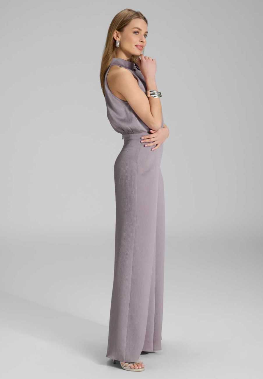 Jumpsuit mit Schluppe aus gehämmertem Satin