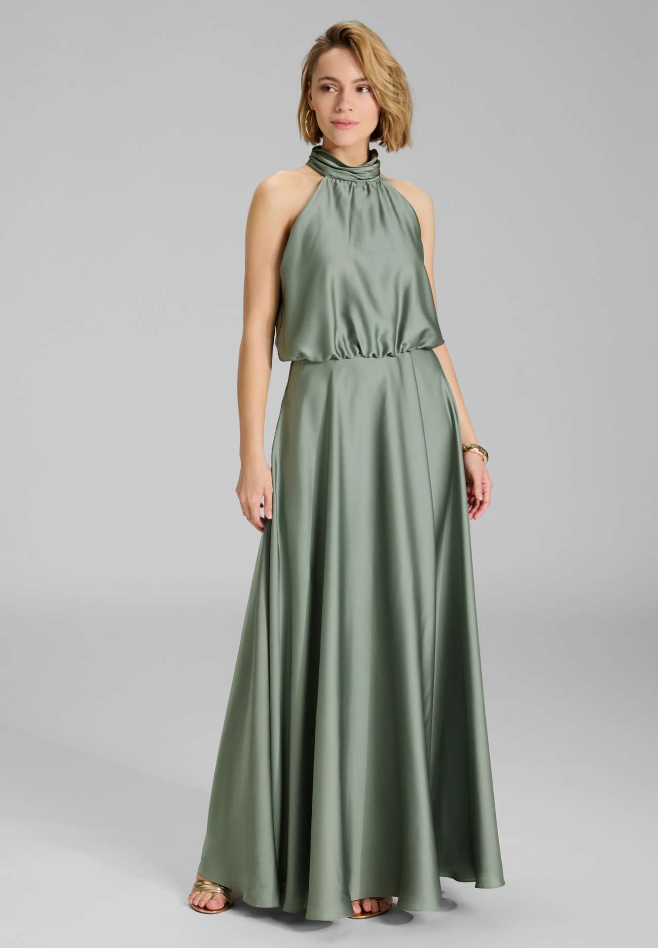 Abendkleid aus nachhaltigem Satin mit amerikanischem Ausschnitt und Beinschlitz pistachio green
