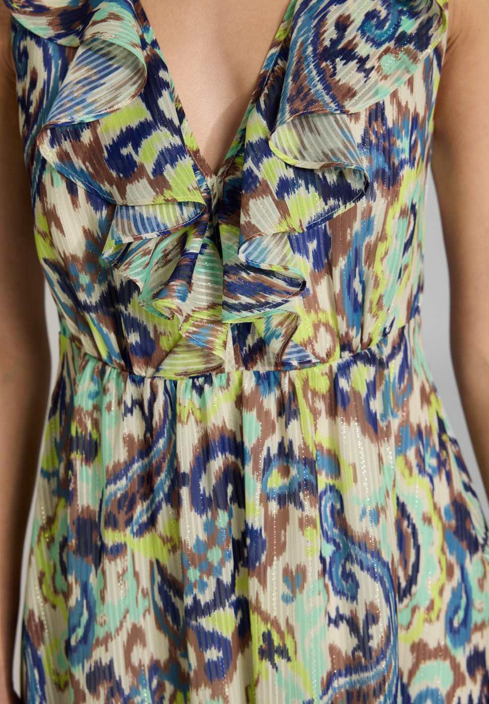 Maxikleid mit Rüschen aus bedrucktem Chiffon mit Glitzerstreifen