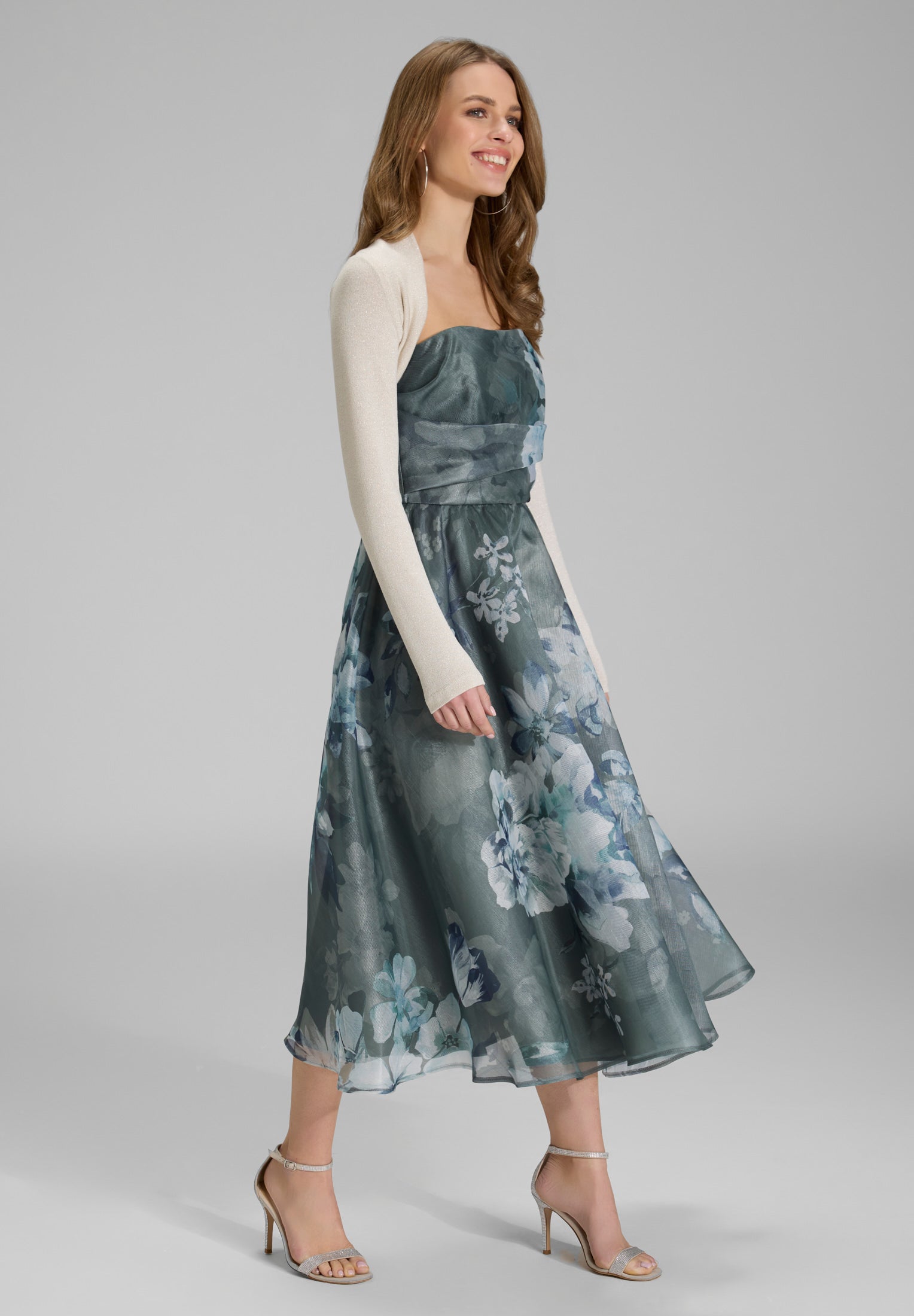 Kurzer Bolero mit Glitzergarn