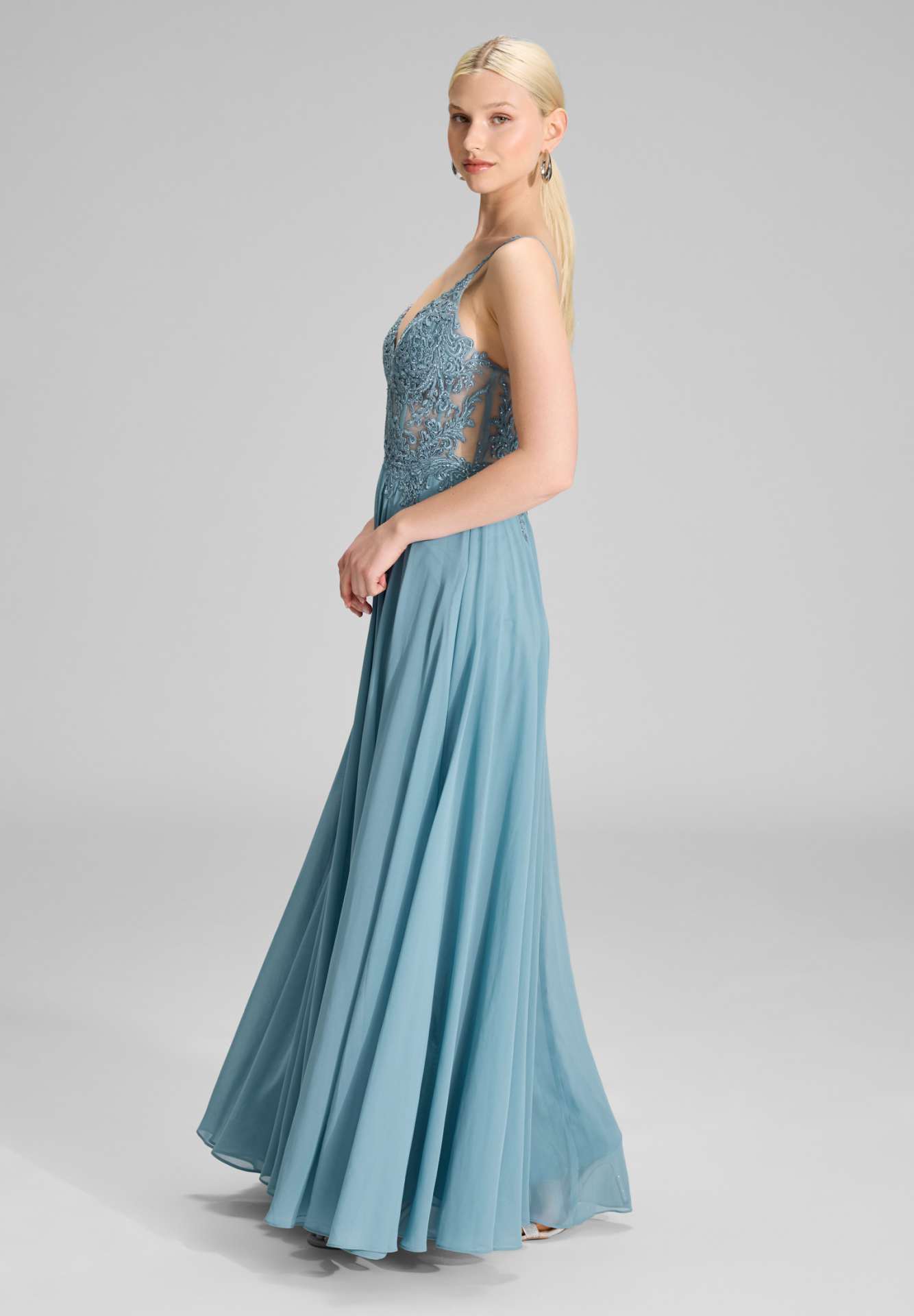 Chiffonkleid mit Stickerei