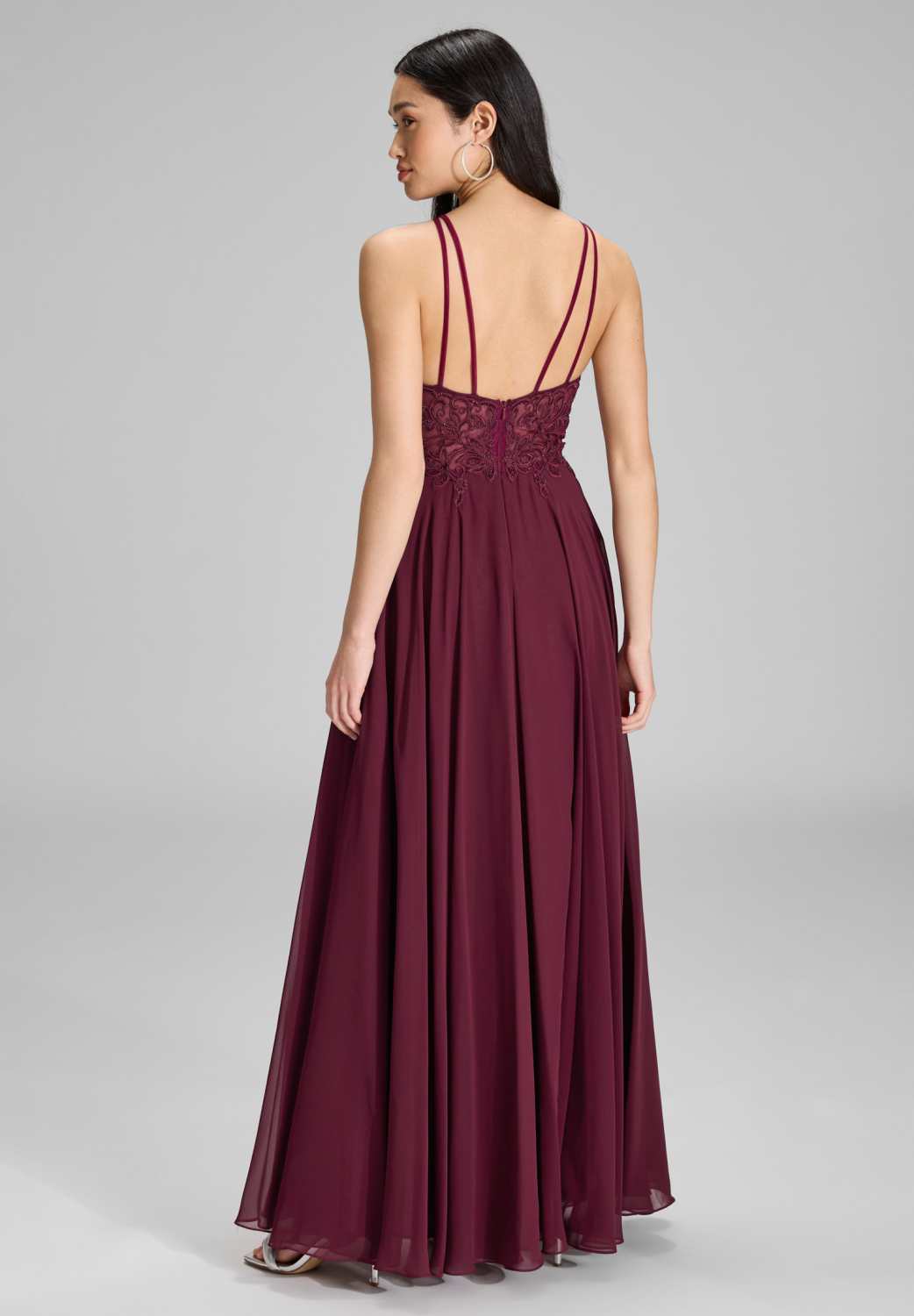 Abendkleid mit Stickerei und Chiffonrock