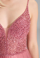 Tüllkleid mit feiner Ziersteinstickerei