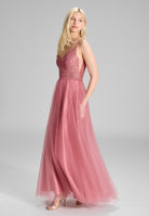 Tüllkleid mit feiner Ziersteinstickerei