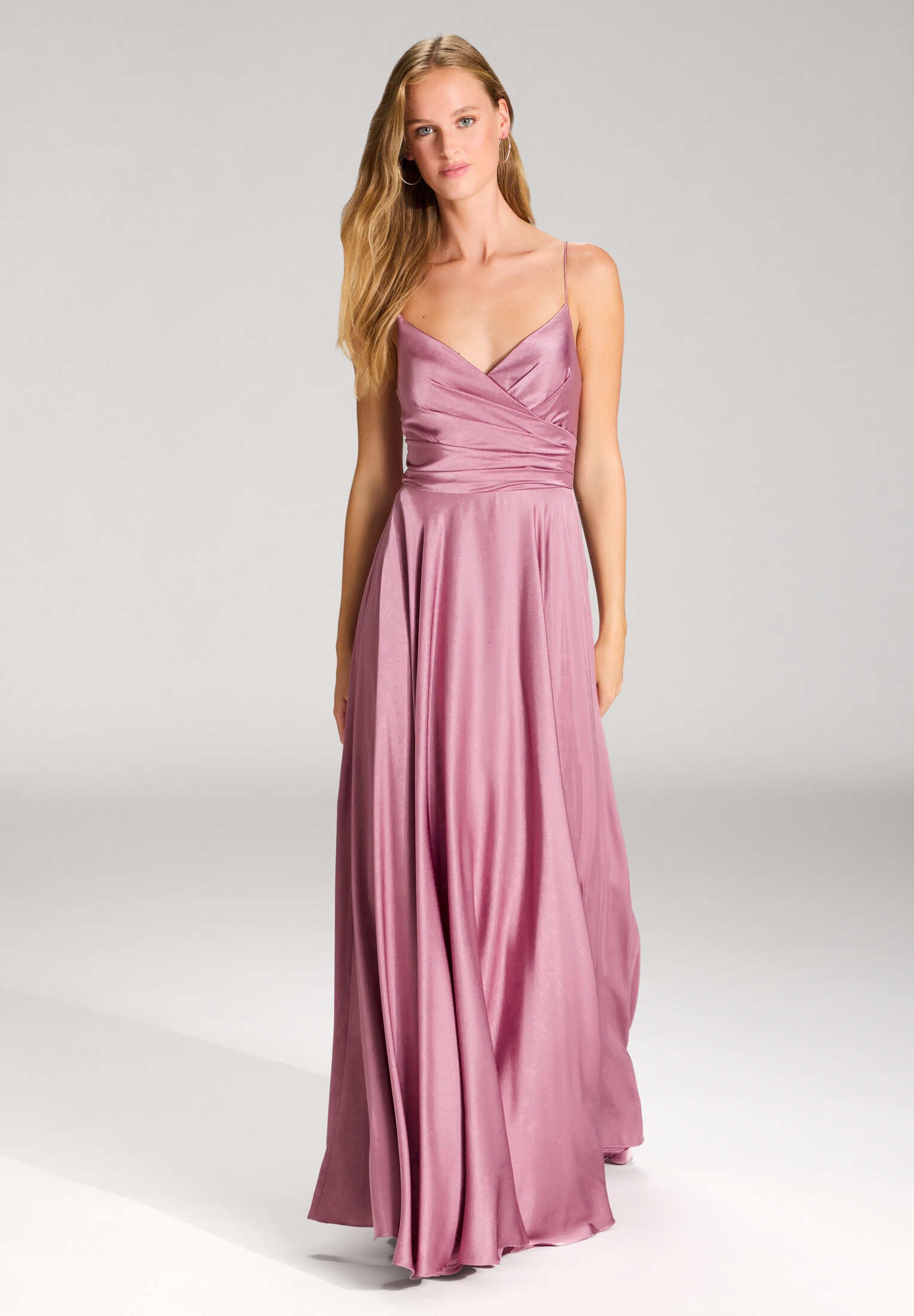 Satinkleid mit Schnürung am Rücken