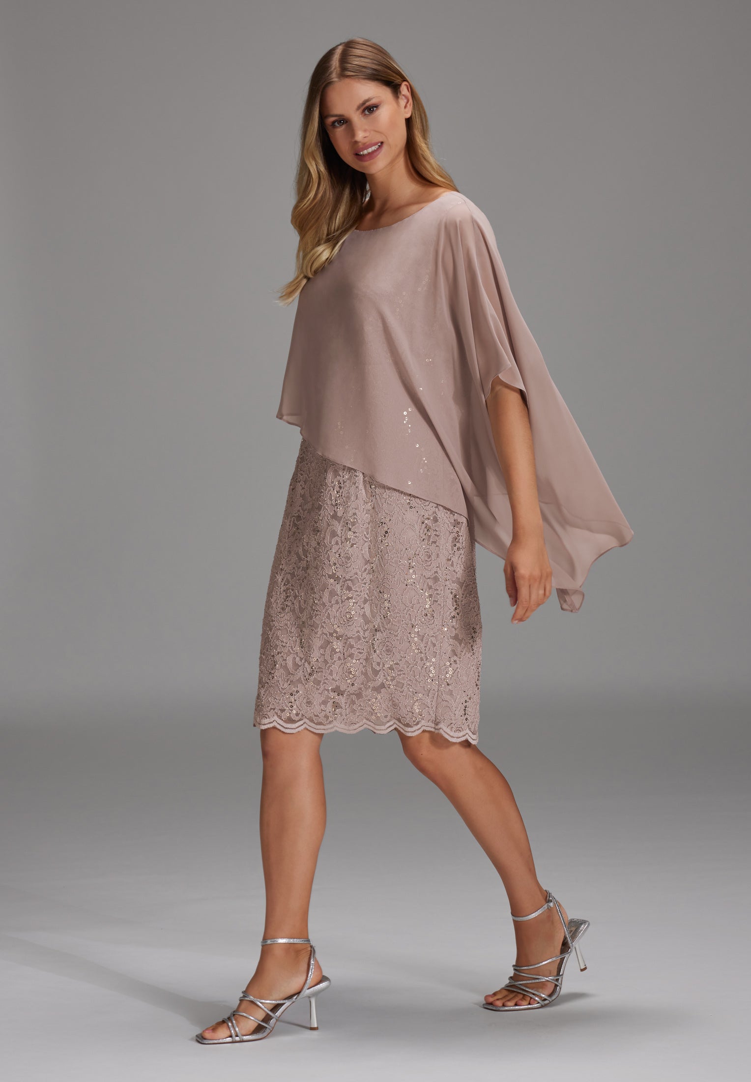 Cocktailkleid mit Überwurf