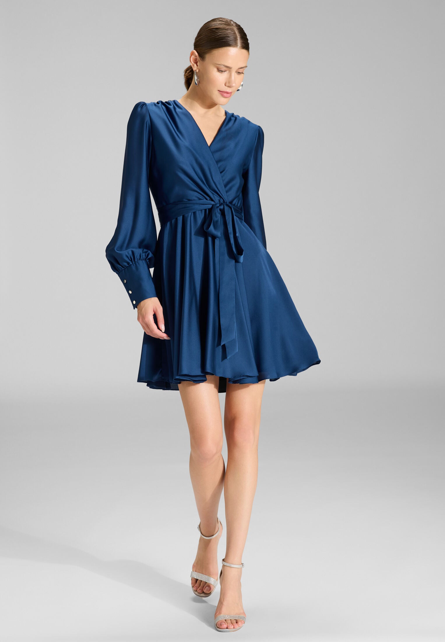 Cocktailkleid aus Satinchiffon majorelle blue