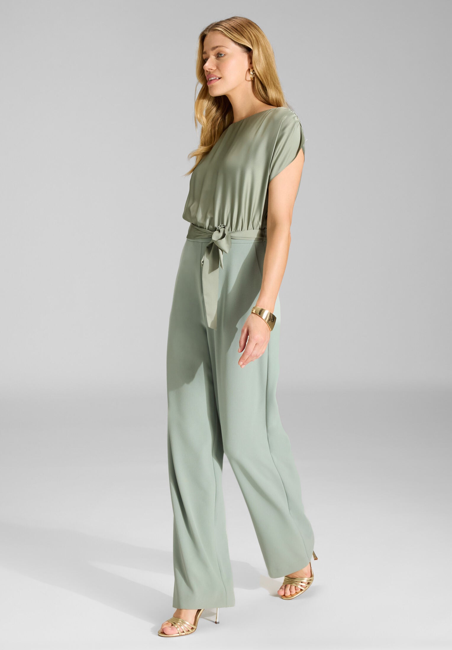 Jumpsuit aus Material-Mix