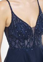 Cocktailkleid aus Materialmix