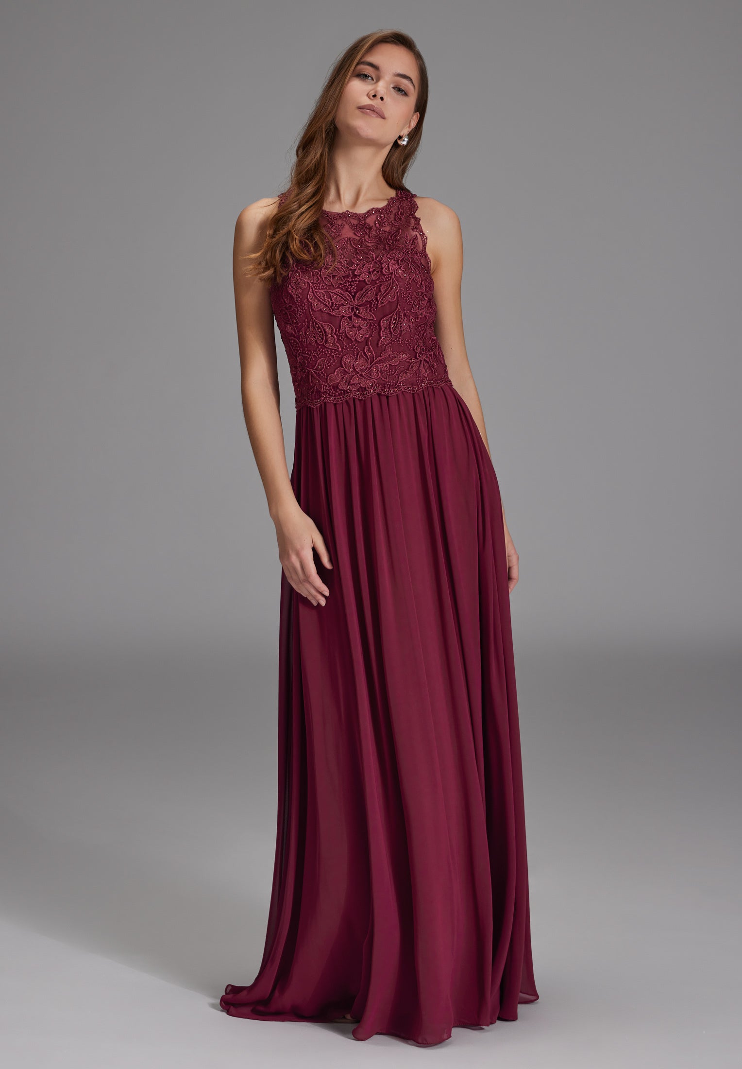 High-closed-Abendkleid mit floraler Spitze