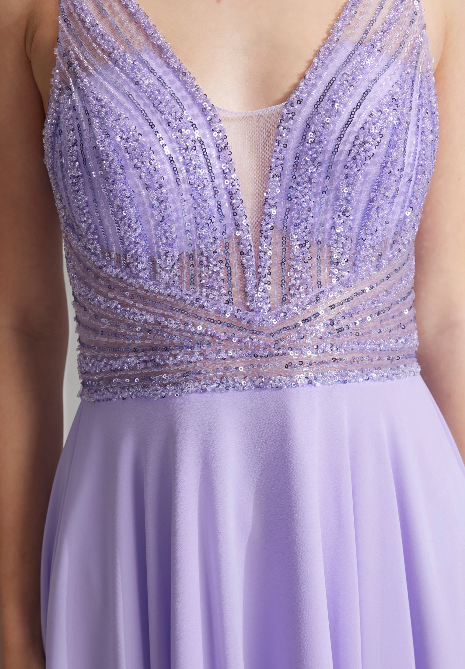 Midilanges Cocktailkleid aus Materialmix