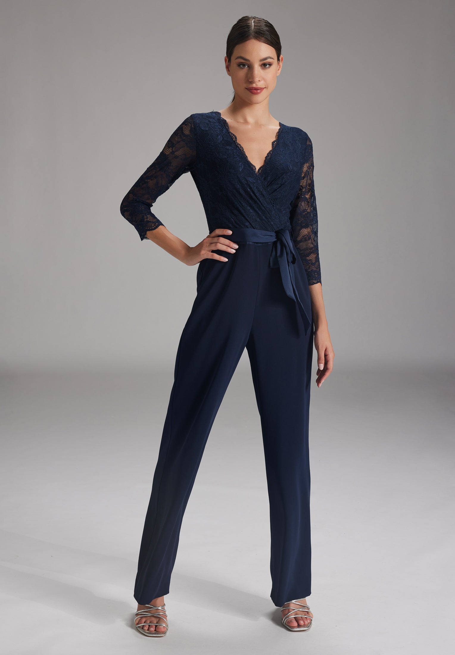 Jumpsuit mit 3/4 Arm aus feiner Spitze navy