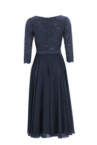 Cocktailkleid aus Material-Mix