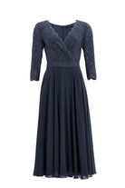 Cocktailkleid aus Material-Mix