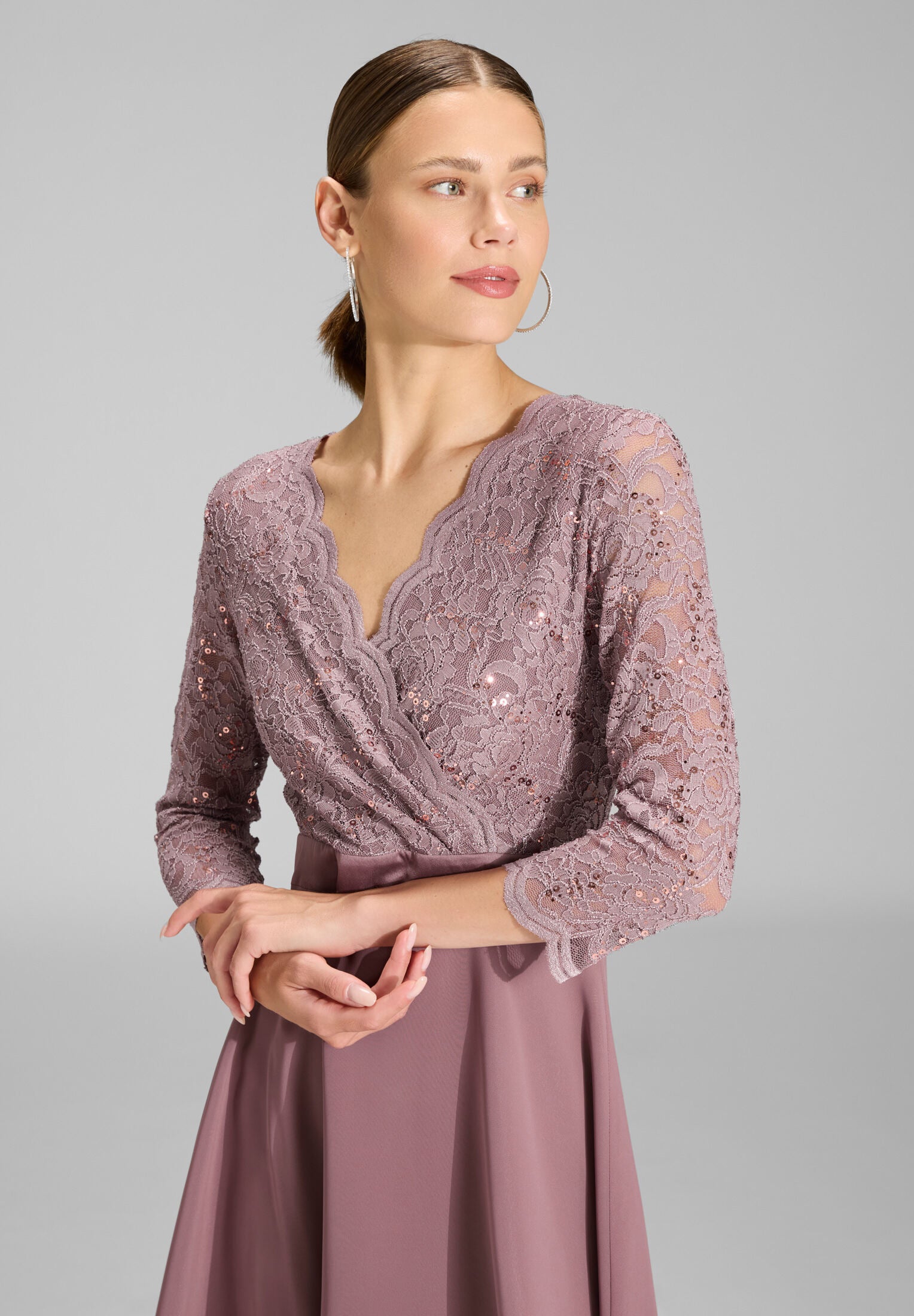 Cocktailkleid aus Material-Mix