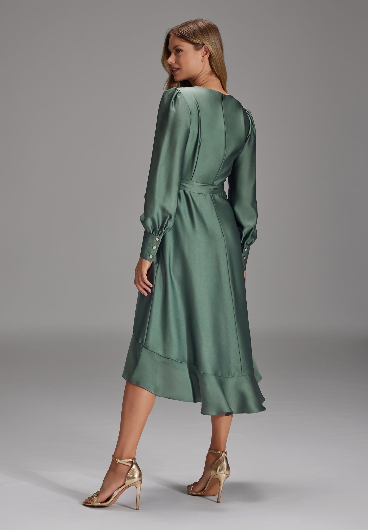 Vokuhila-Kleid mit blusigen Ärmeln