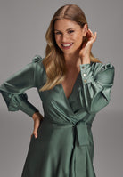 Vokuhila-Kleid mit blusigen Ärmeln