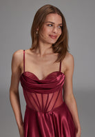 See-through-Corsagenkleid mit Ziersteinen